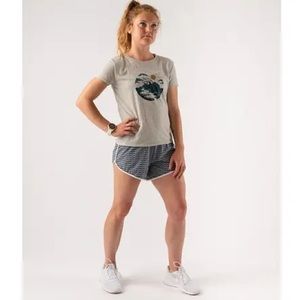 NWT Rabbit Running Women’s Love All XOXO 2” Inseam Repeats Shorts Medium